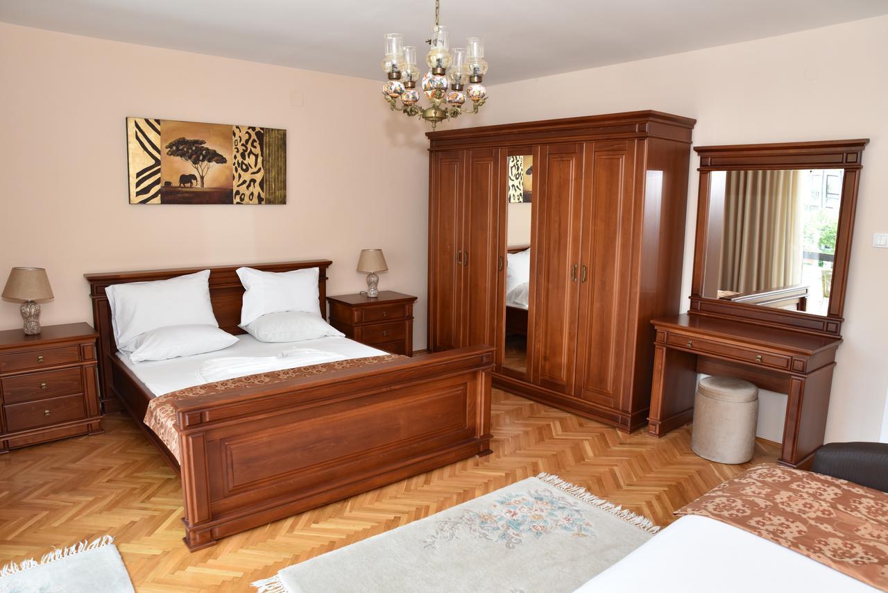 Guest House Evropa Улцинь Екстер'єр фото