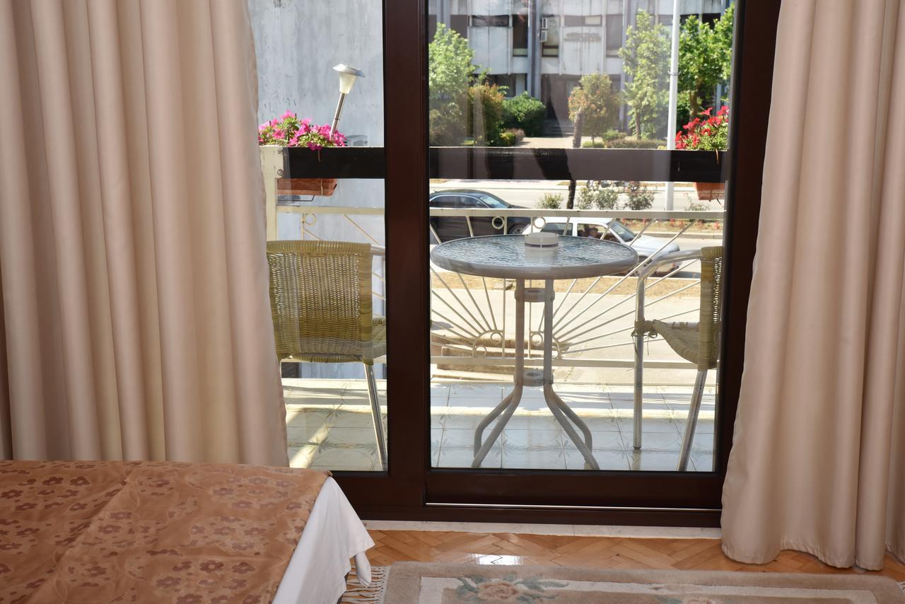 Guest House Evropa Улцинь Екстер'єр фото