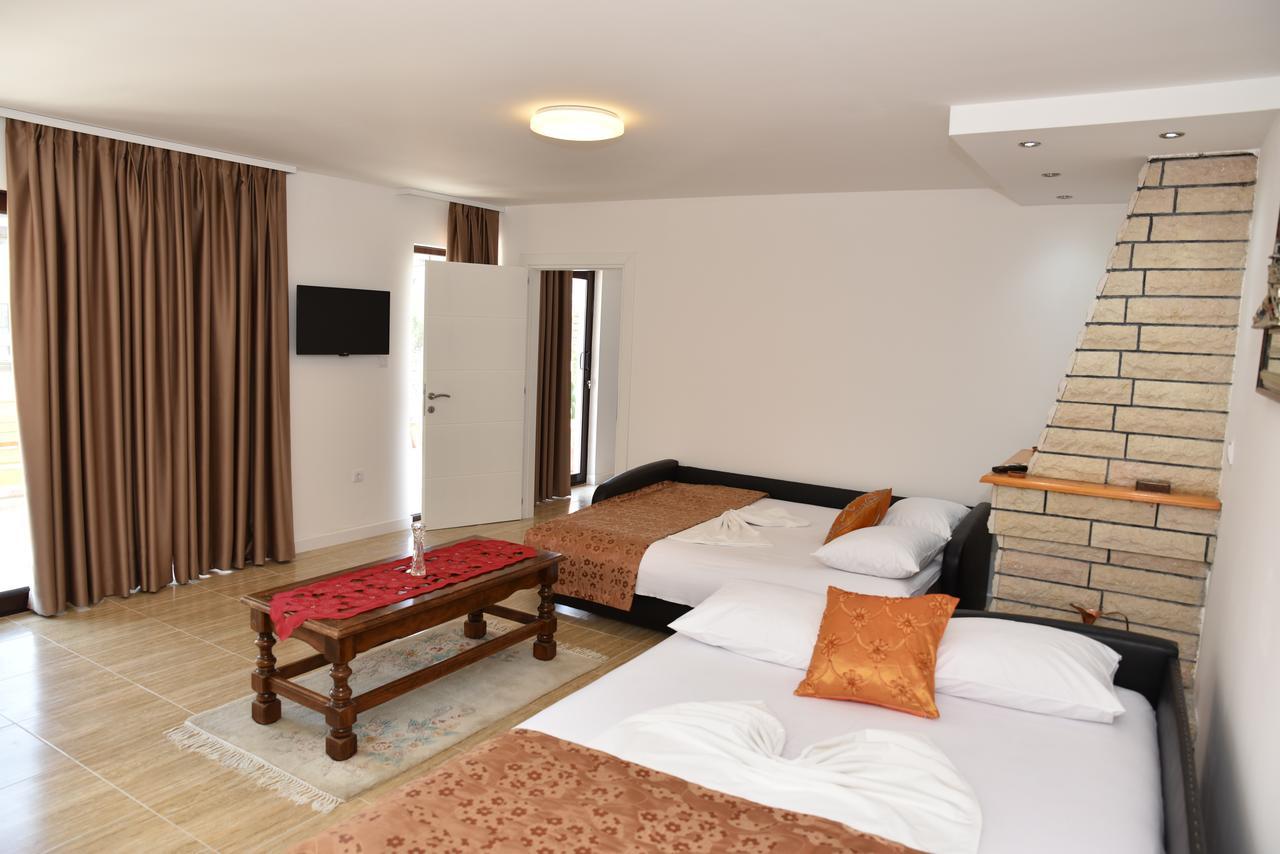 Guest House Evropa Улцинь Екстер'єр фото
