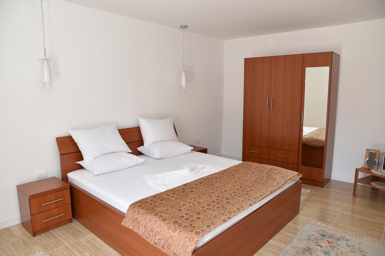 Guest House Evropa Улцинь Екстер'єр фото