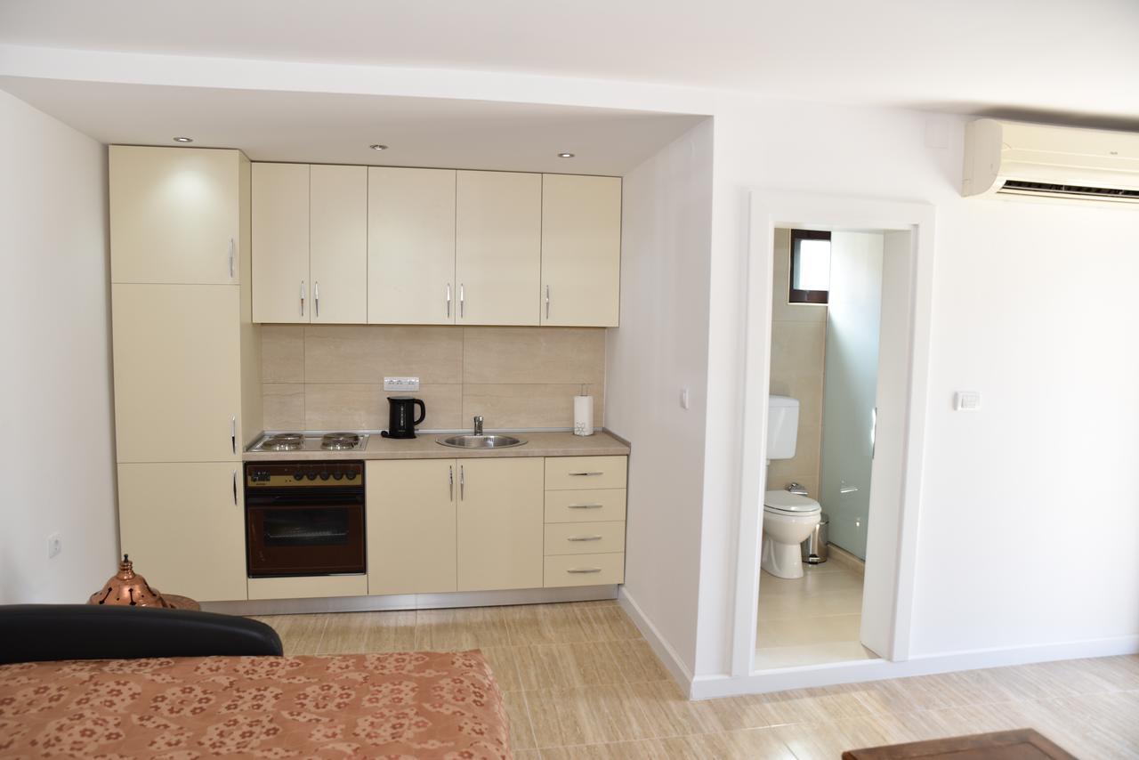 Guest House Evropa Улцинь Екстер'єр фото