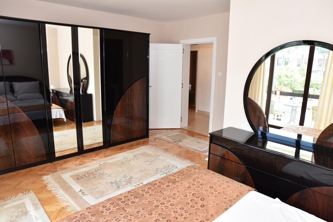 Guest House Evropa Улцинь Екстер'єр фото