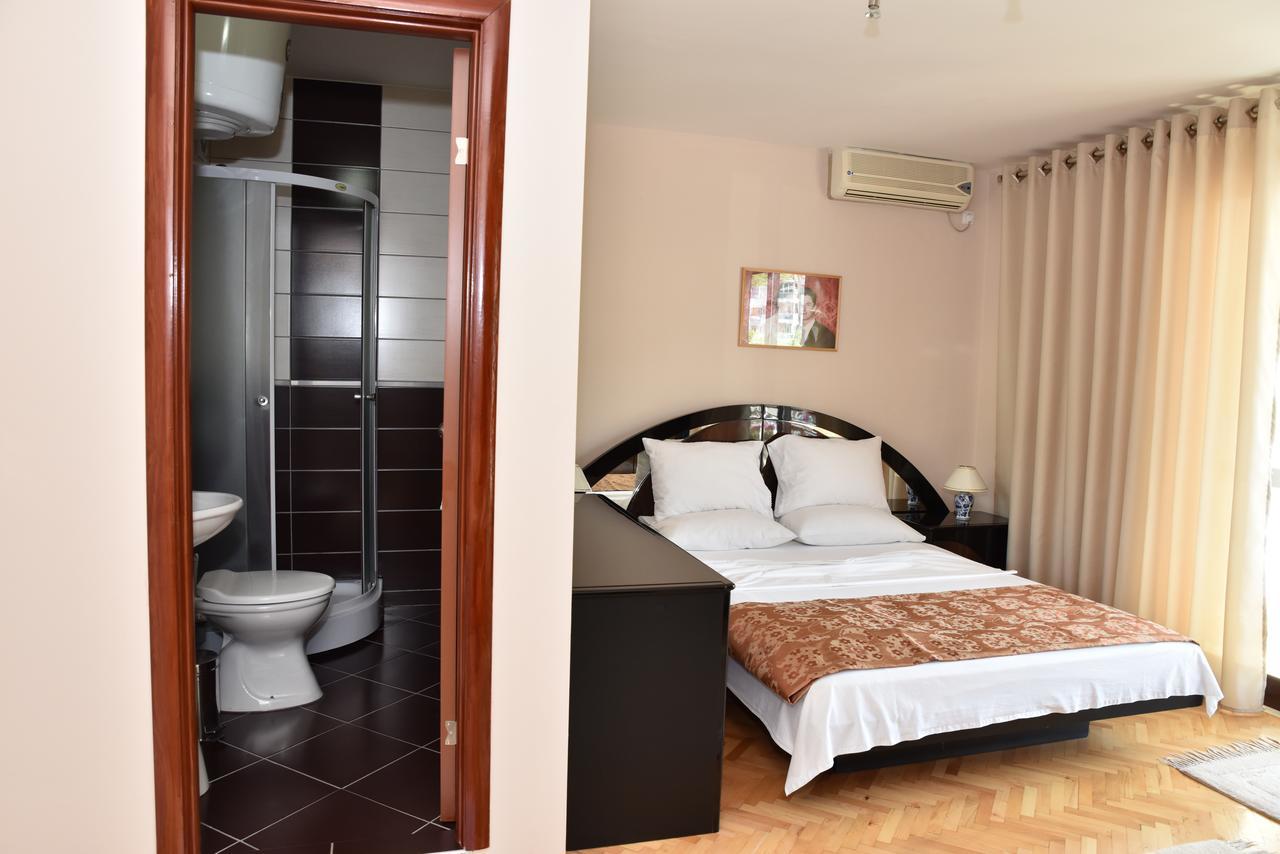 Guest House Evropa Улцинь Екстер'єр фото