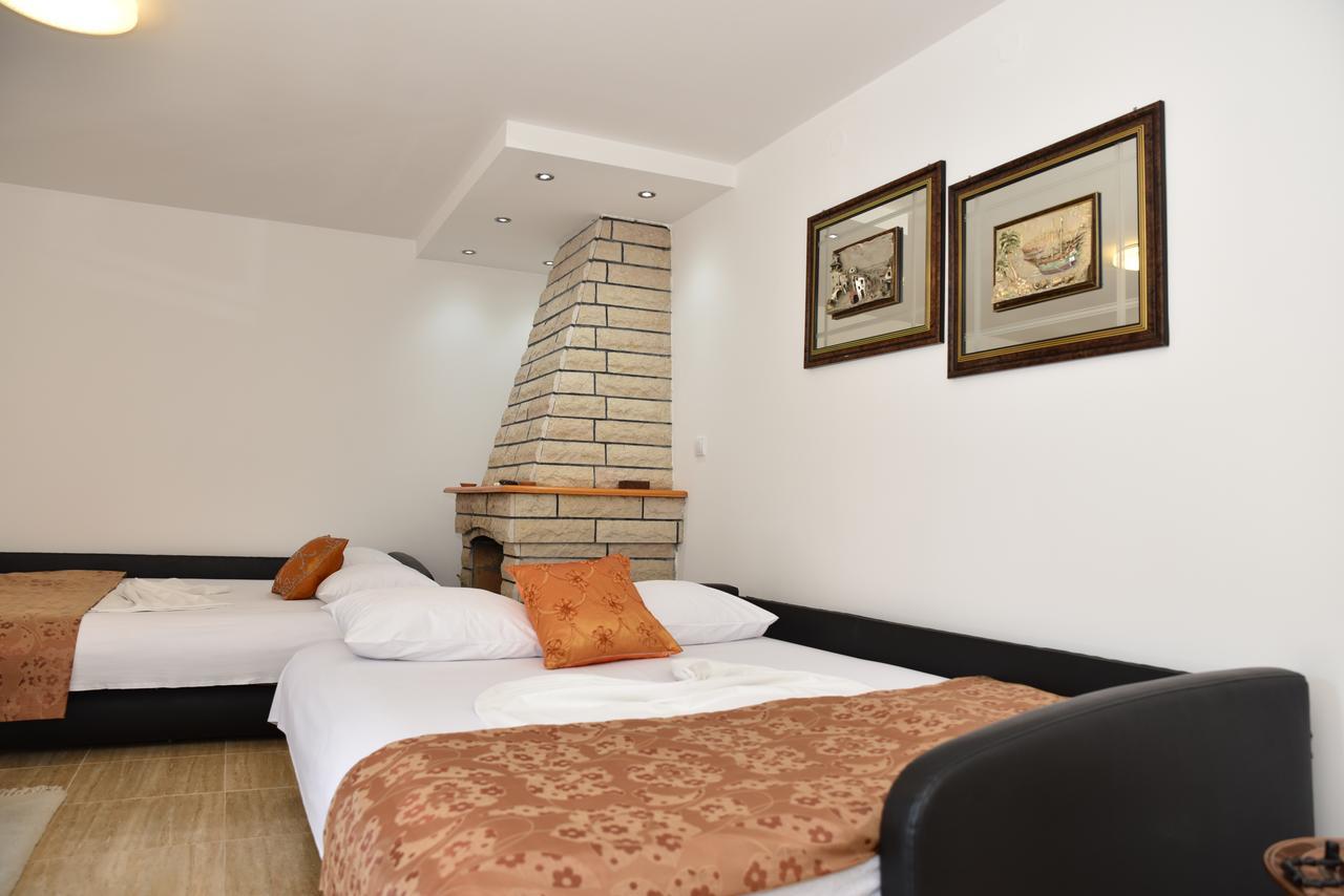 Guest House Evropa Улцинь Екстер'єр фото