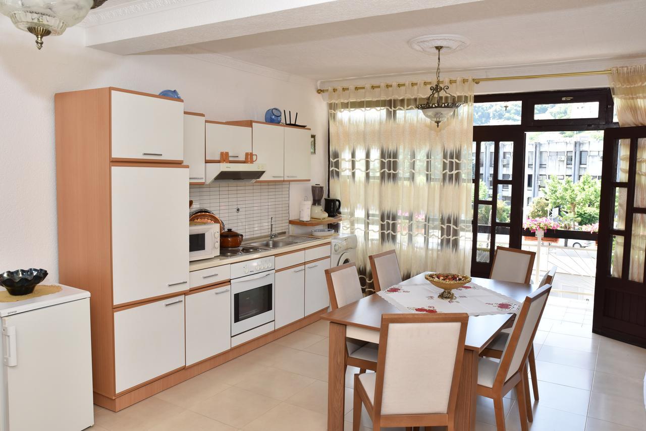 Guest House Evropa Улцинь Екстер'єр фото