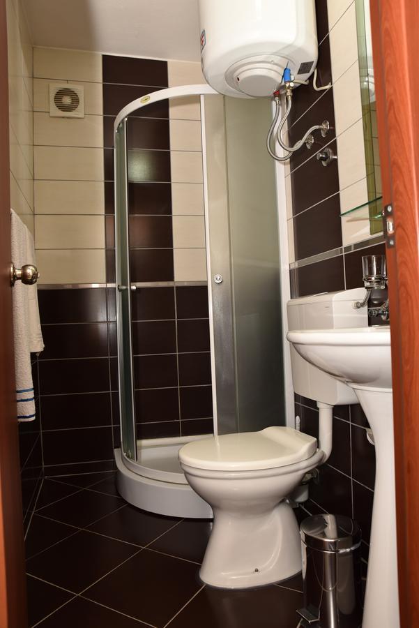 Guest House Evropa Улцинь Екстер'єр фото