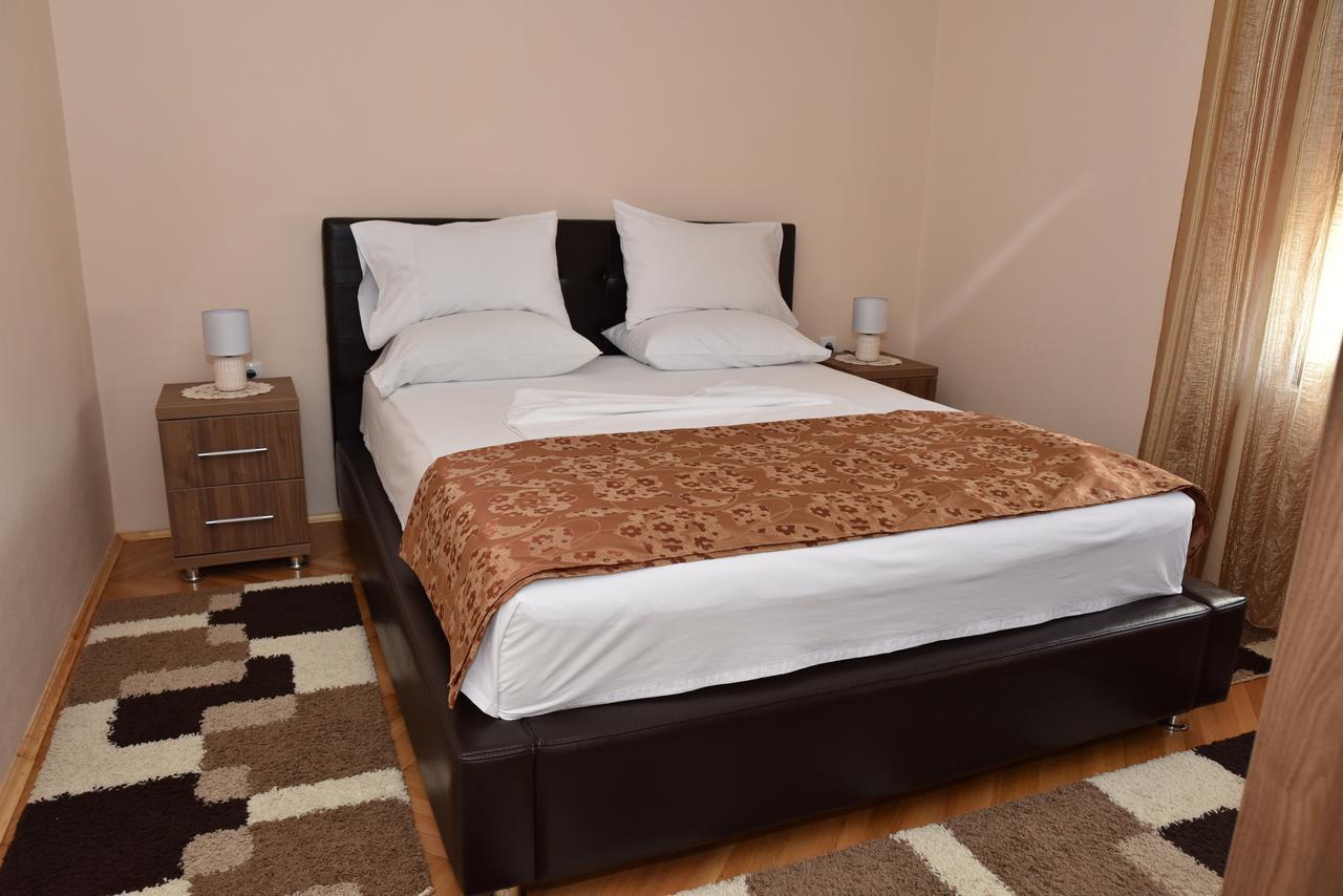 Guest House Evropa Улцинь Екстер'єр фото