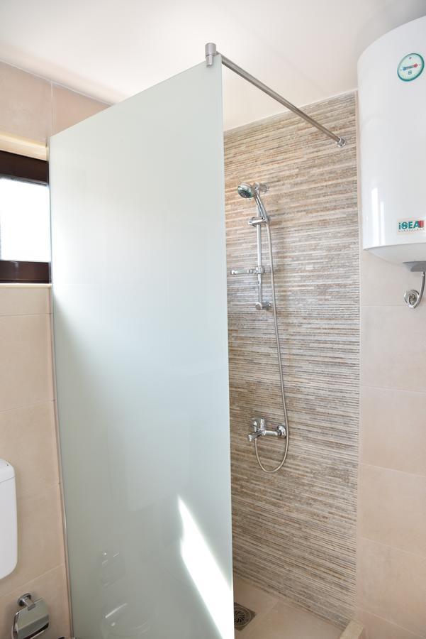 Guest House Evropa Улцинь Екстер'єр фото