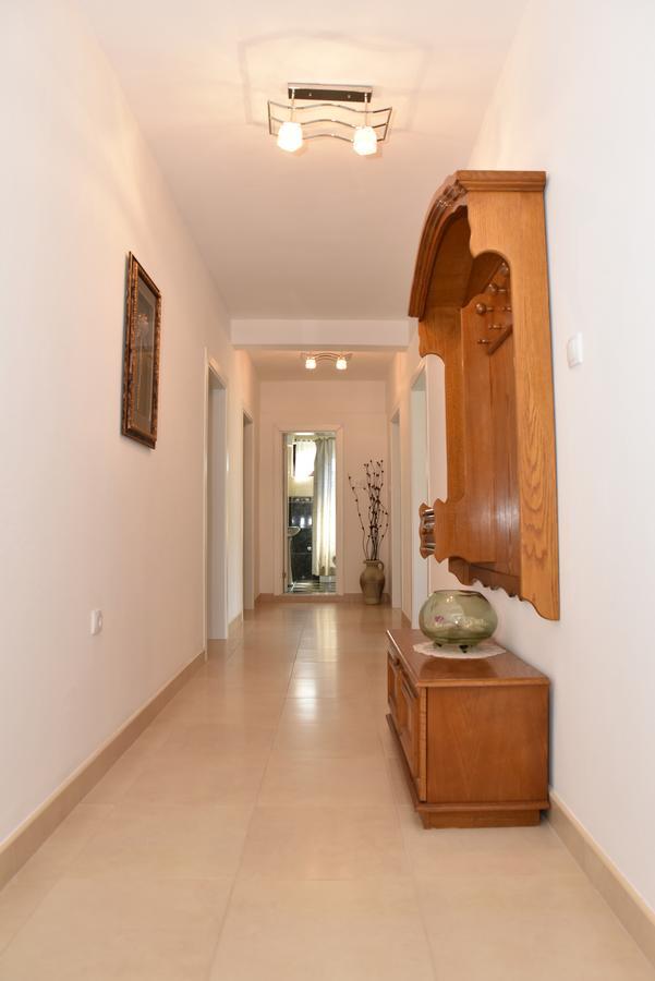 Guest House Evropa Улцинь Екстер'єр фото