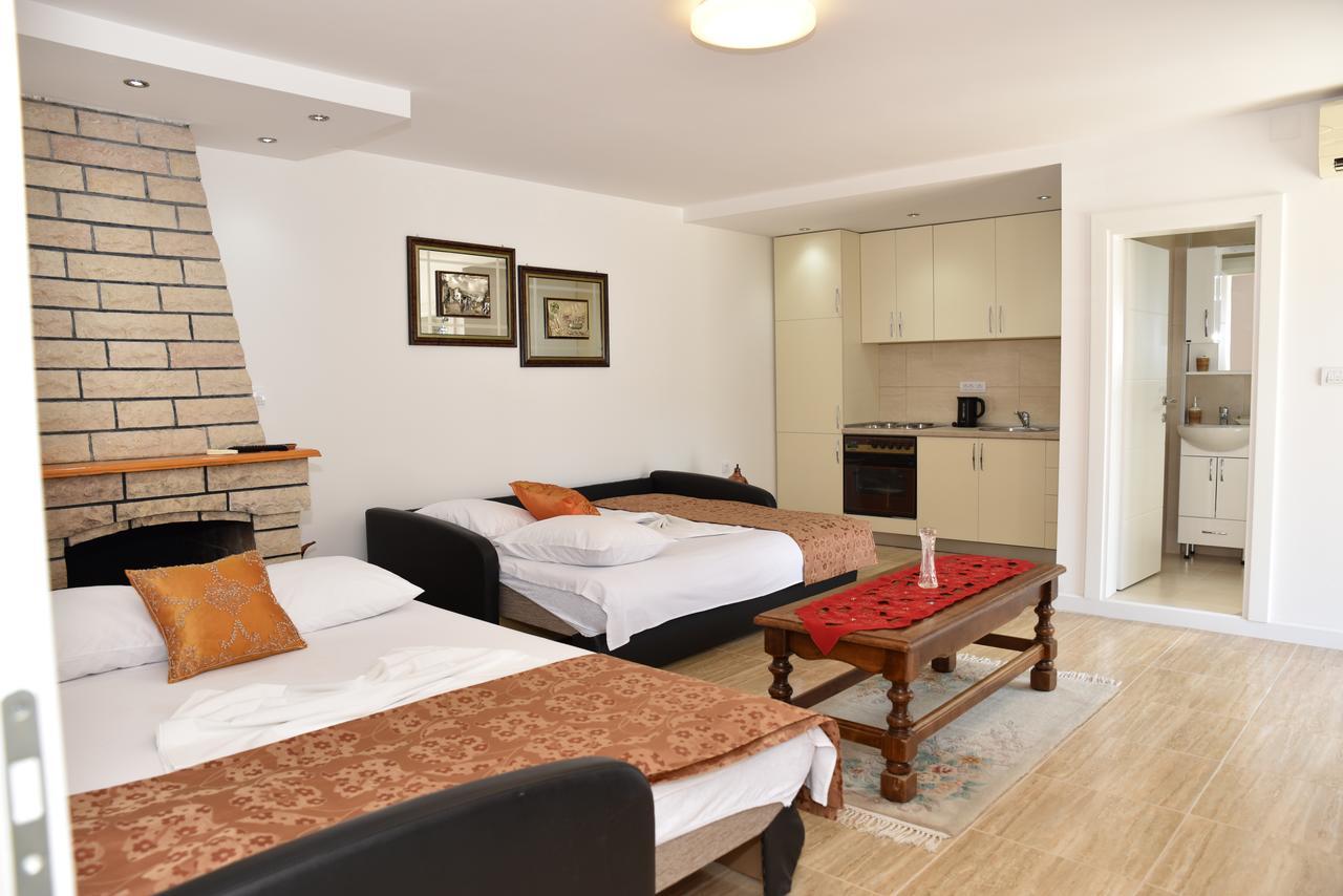 Guest House Evropa Улцинь Екстер'єр фото